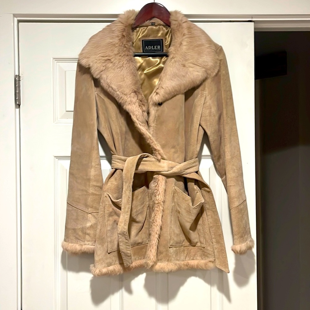Very cute fits Large and medium